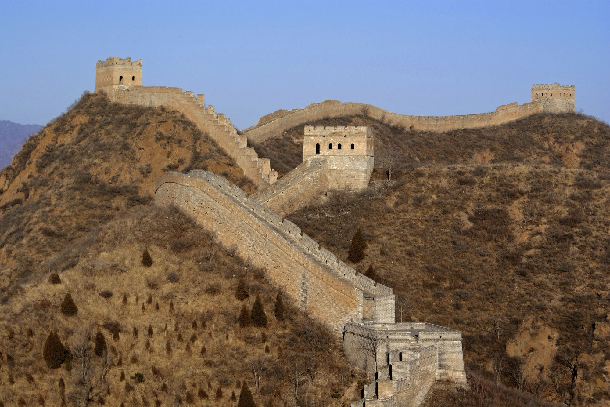 China Records 369 Million Border Crossings in First Half of Year