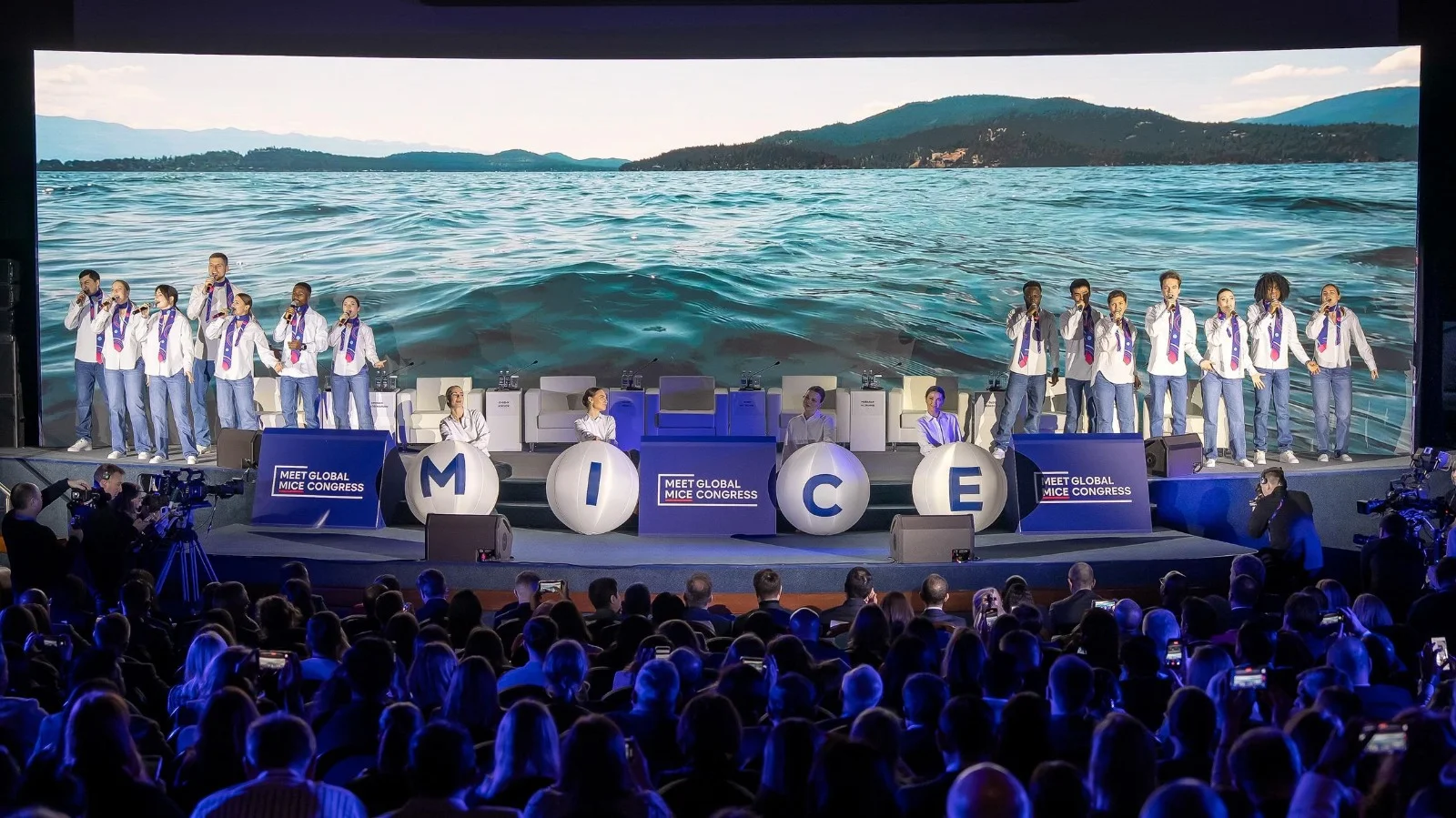 Vietnam Invites Industry Representatives to Meet Global MICE Congress